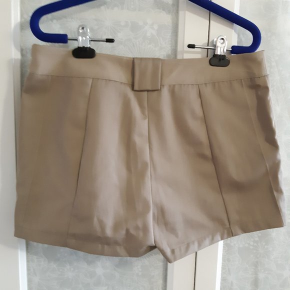 Preppy skirt/skort Canadian sustainable designer - Picture 2 of 3